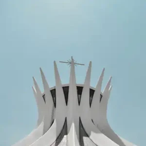 Pintor profissional em Brasília especializado em pintura residencial e comercial, oferecendo serviços de alta qualidade para casas, apartamentos, lojas, escritórios e reformas em geral, com acabamento impecável e materiais de primeira linha.