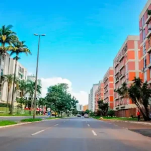 Pintor profissional no Guará, Brasília, com experiência em pintura residencial e comercial, ideal para reformas de casas, apartamentos e estabelecimentos, garantindo acabamento de qualidade e agilidade na entrega.