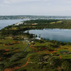 Pintor profissional no Lago Sul, Brasília, com experiência em pintura de alto padrão para residências de luxo, reformas, áreas internas e externas, oferecendo acabamento sofisticado e materiais premium.