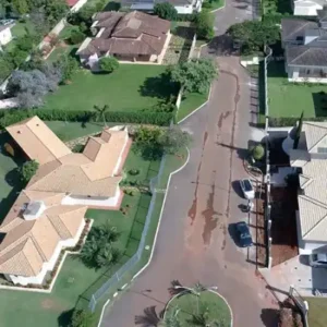 Pintor profissional no Park Way, Brasília, especializado em pintura residencial e comercial, oferecendo serviços para casas, chácaras e imóveis de alto padrão, com acabamento de excelência e atenção aos detalhes.